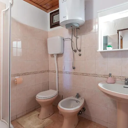 Nyaraló Skabici Cr *